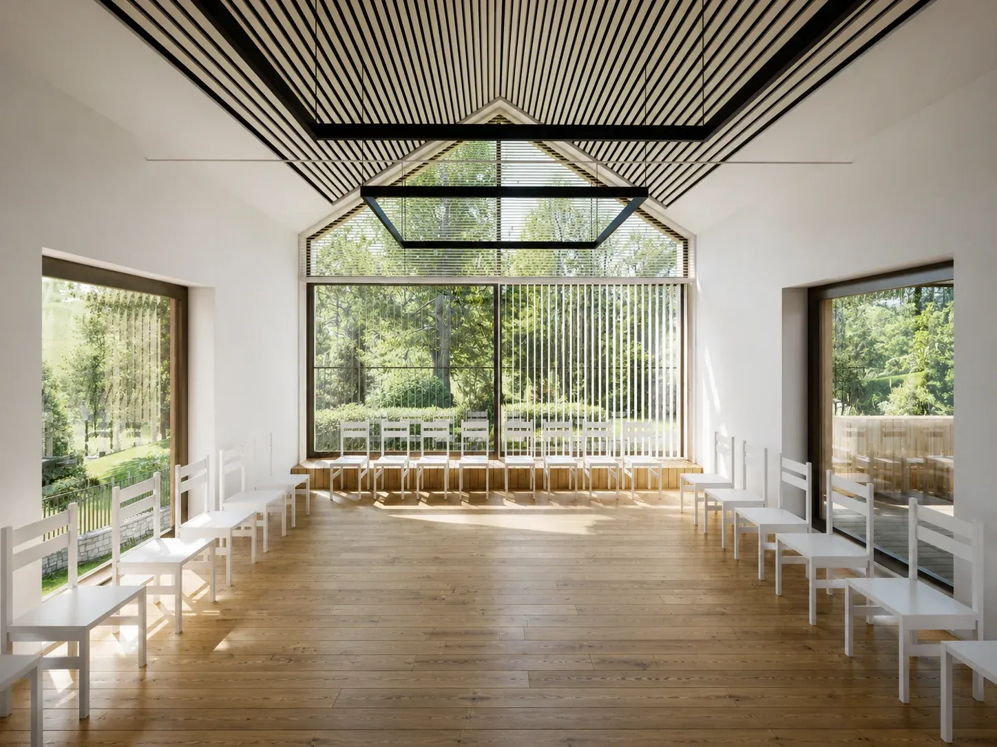 Hotel & Restaurant, 4